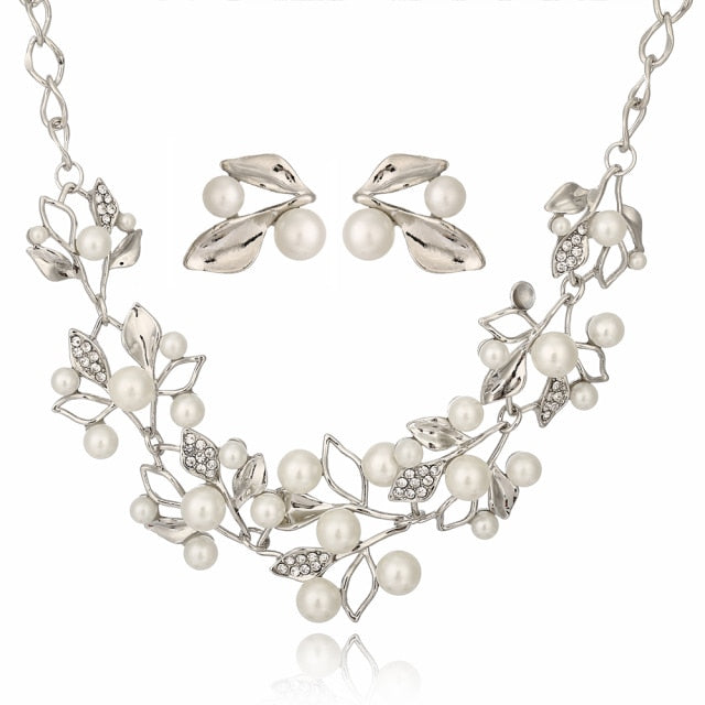 Classy Pearl Jewelry Set